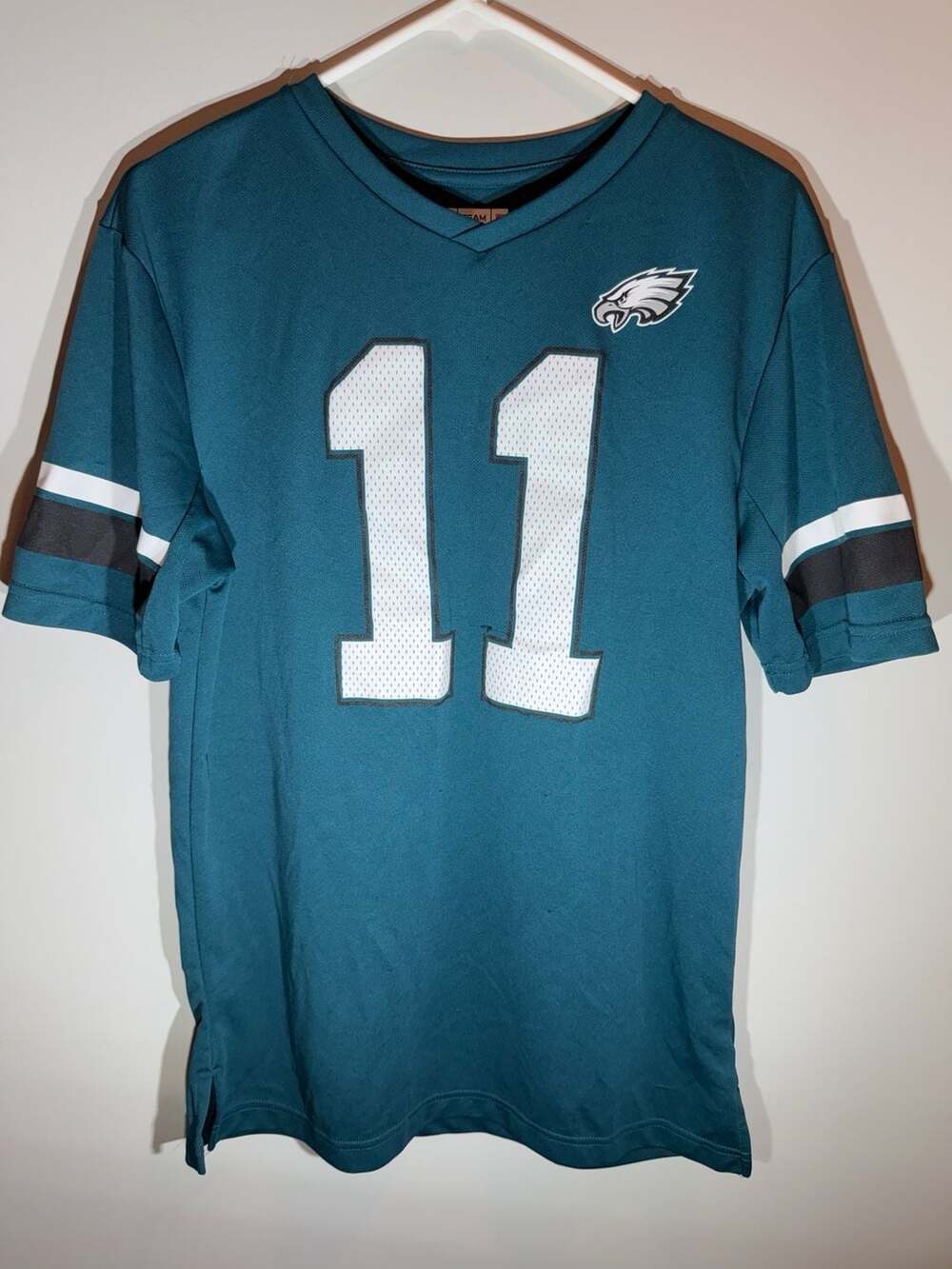 NFL Philadelphia Eagles Carson Wentz #11 Team Apparel Jersey T-Shirt Green M